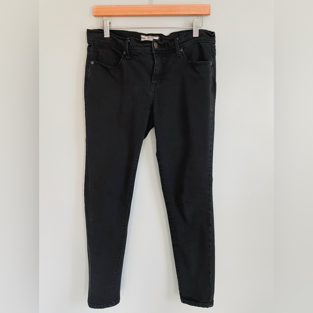 Free People Casual Black Denim Skinny Jeans Size 28 Mid-Rise Stretch
